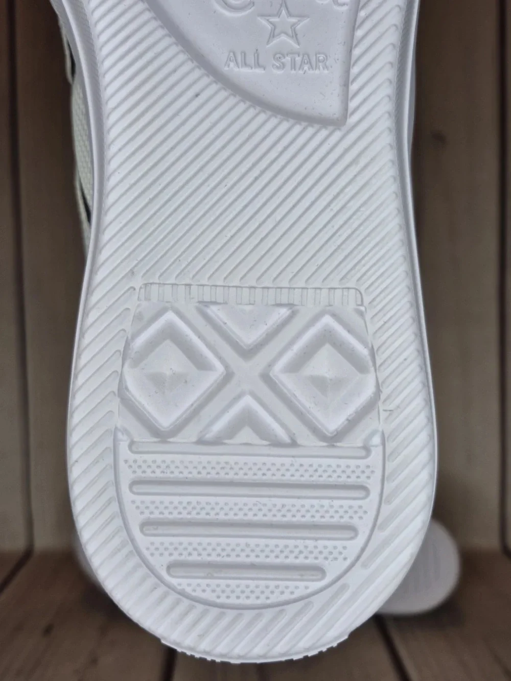 Converse CTAS Men's Size 12/Women’s Sz 14 Flux Ultra Mid White Black Shoes NWOB